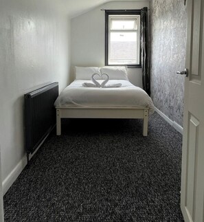 4 bedrooms, iron/ironing board, free WiFi, bed sheets - Beautiful 4-bed House in Ramsgate (Ramsgate)