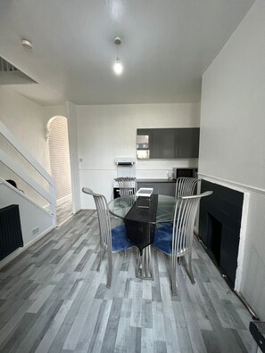 Dining - Beautiful 4-bed House in Ramsgate (Ramsgate)