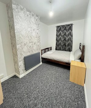 4 bedrooms, iron/ironing board, free WiFi, bed sheets