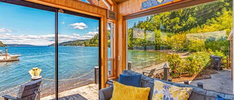 Télévision, cheminée