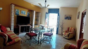 Een flatscreentelevisie