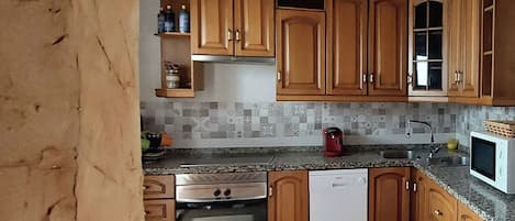 Refrigerador, horno, lavavajillas y tostadora