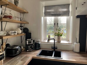 Refrigerador, microondas, horno y lavavajillas 