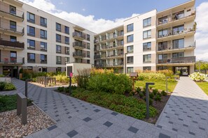 Exterior - Cozy & Bright Studio Żupnicza by Renters (Warsaw)