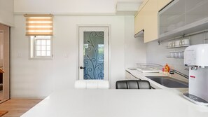 1 개의 침실, 무료 WiFi