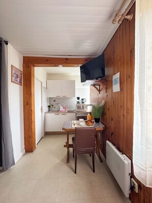 Fridge, microwave, stovetop, coffee/tea maker - Equipped studio at the foot of the Quillane ski slopes (La llagonne)