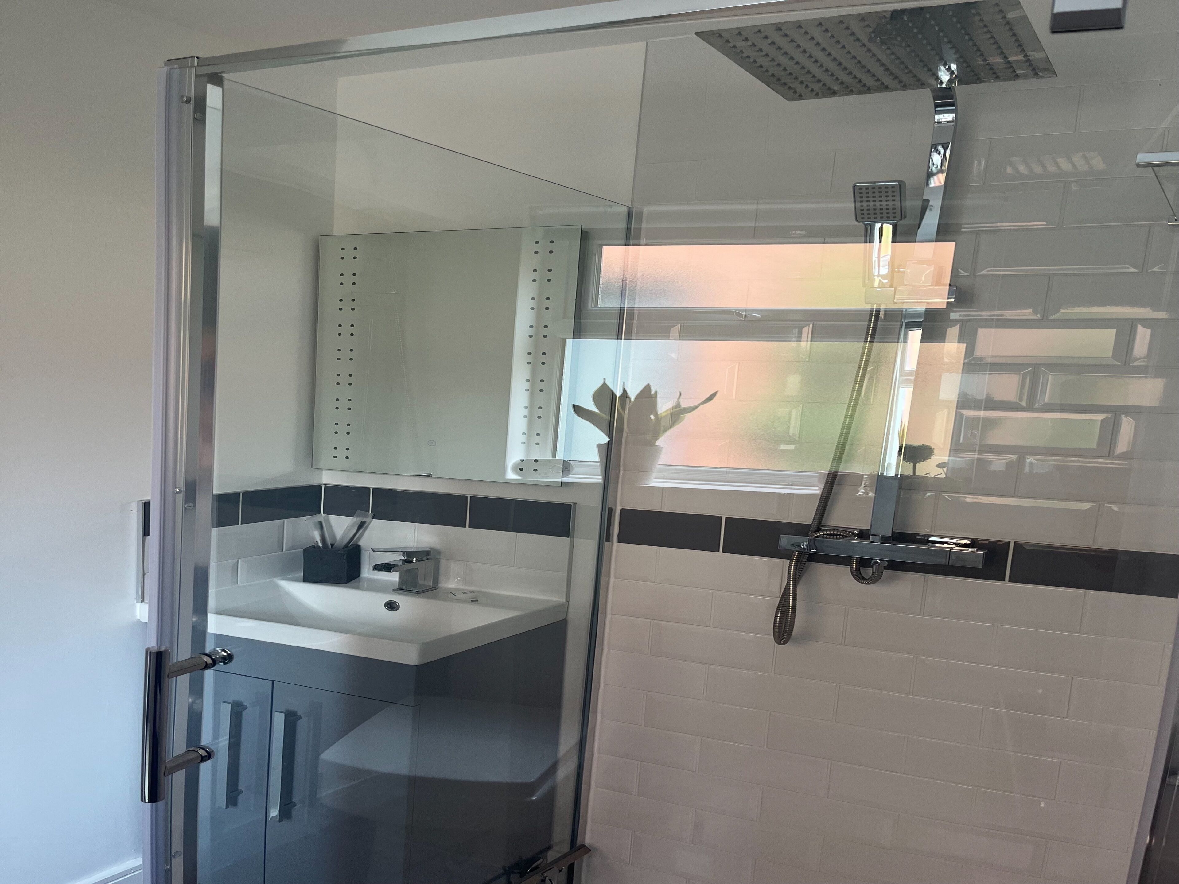 Apartment | Bathroom | Shower, hair dryer, towels