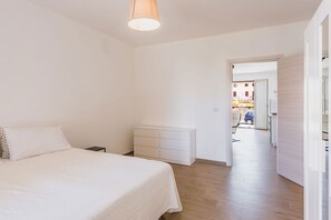 1 slaapkamer, een strijkplank/strijkijzer, gratis wifi, beddengoed