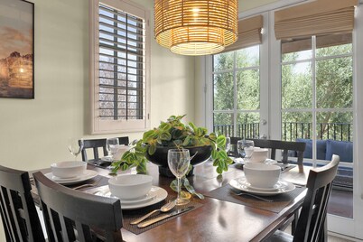 Updated and Refreshed 3/3 villa just steps away from the Sparkling pool