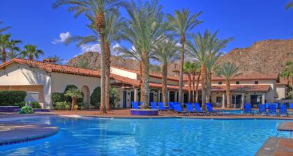 Updated and Refreshed 3/3 villa just steps away from the Sparkling pool