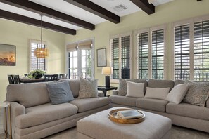 Smart TV, fireplace - Updated and Refreshed 3/3 villa just steps away from the Sparkling pool (La Quinta)