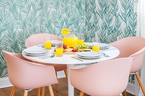 Dining - South Beach Retreat: Stylish 1-BR Beach Haven, Steps from Indian Rocks Beach! (Indian Rocks Beach)