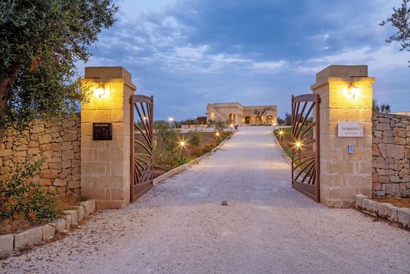 Property entrance - Tenuta Dorolivo Guest House e B&B (Giurdignano)