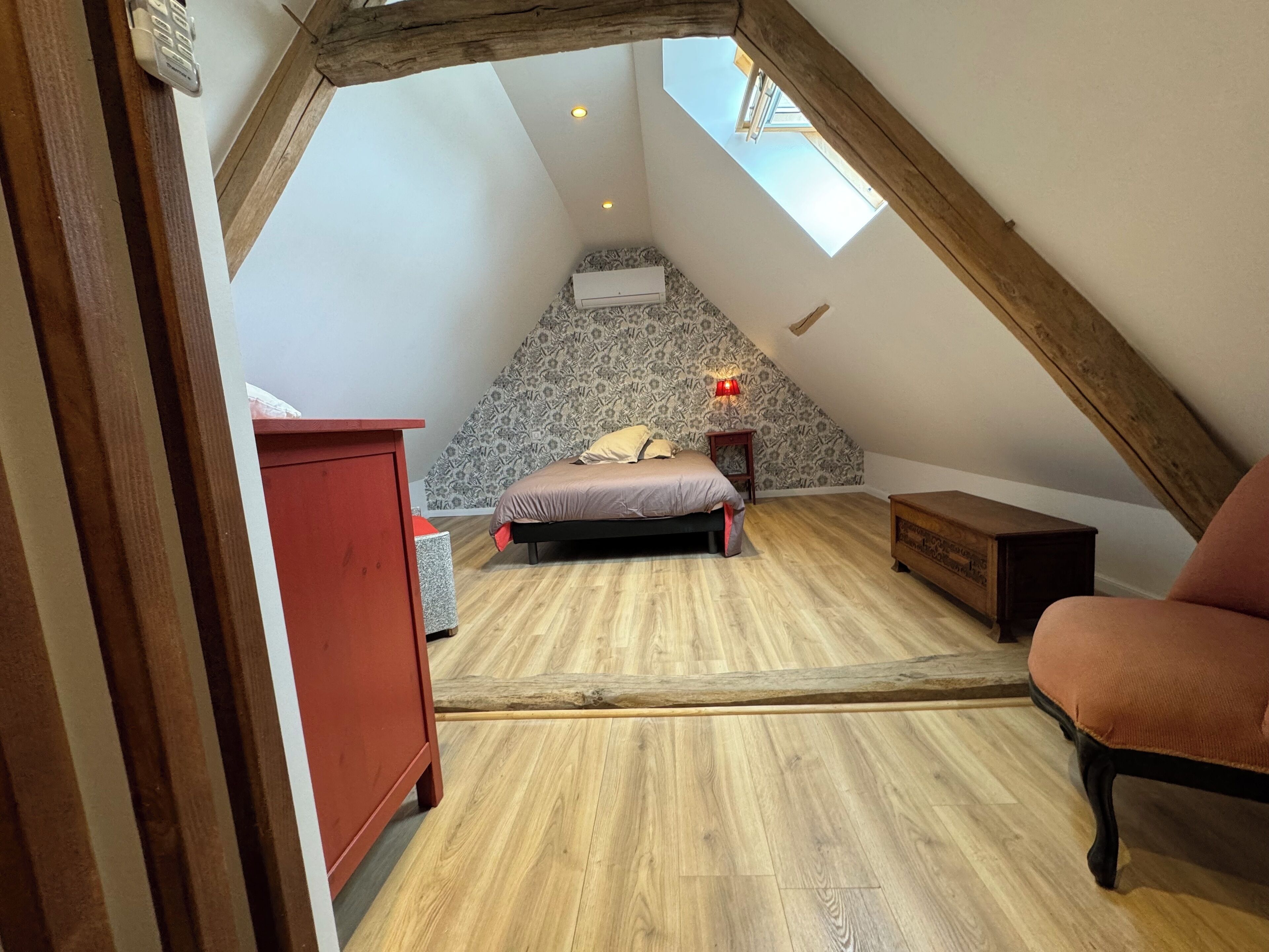 3 soverom, skrivebord, lydisolert og strykejern/-brett