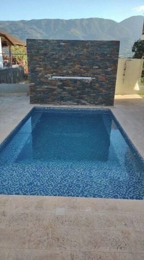 Piscine extérieure, piscine chauffée