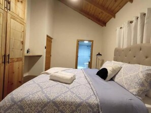 4 Schlafzimmer, Bügeleisen/Bügelbrett, kostenloses WLAN, Bettwäsche