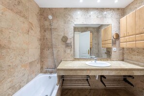 Bathtub, hair dryer, towels