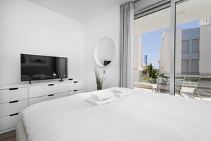 3 slaapkamers, een strijkplank/strijkijzer, wifi, beddengoed