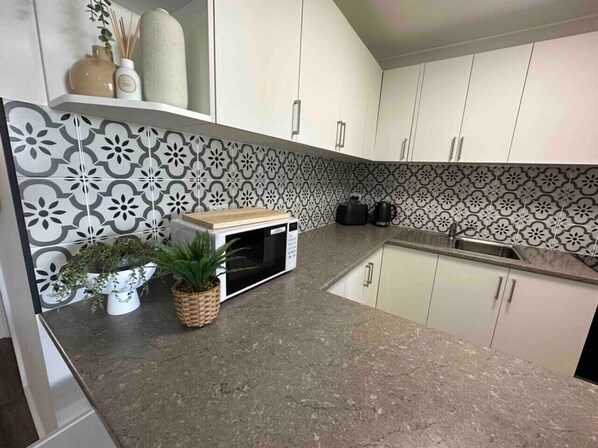 Fridge, microwave, oven, stovetop