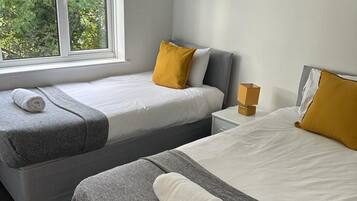 Apartemen Eksekutif | 2 kamar tidur, seprai antialergi, meja kerja, dan kedap suara