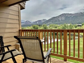 Property grounds - Serene mountain escape with creek and mountain views (Mammoth Lakes)