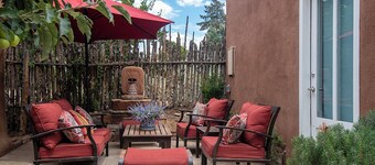 Enchanting Eastside Casita Getaway Minutes from Canyon Road