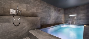 Luxurious duplex with private pool and concierge services