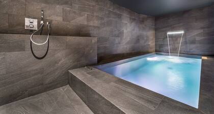 Luxurious duplex with private pool and concierge services