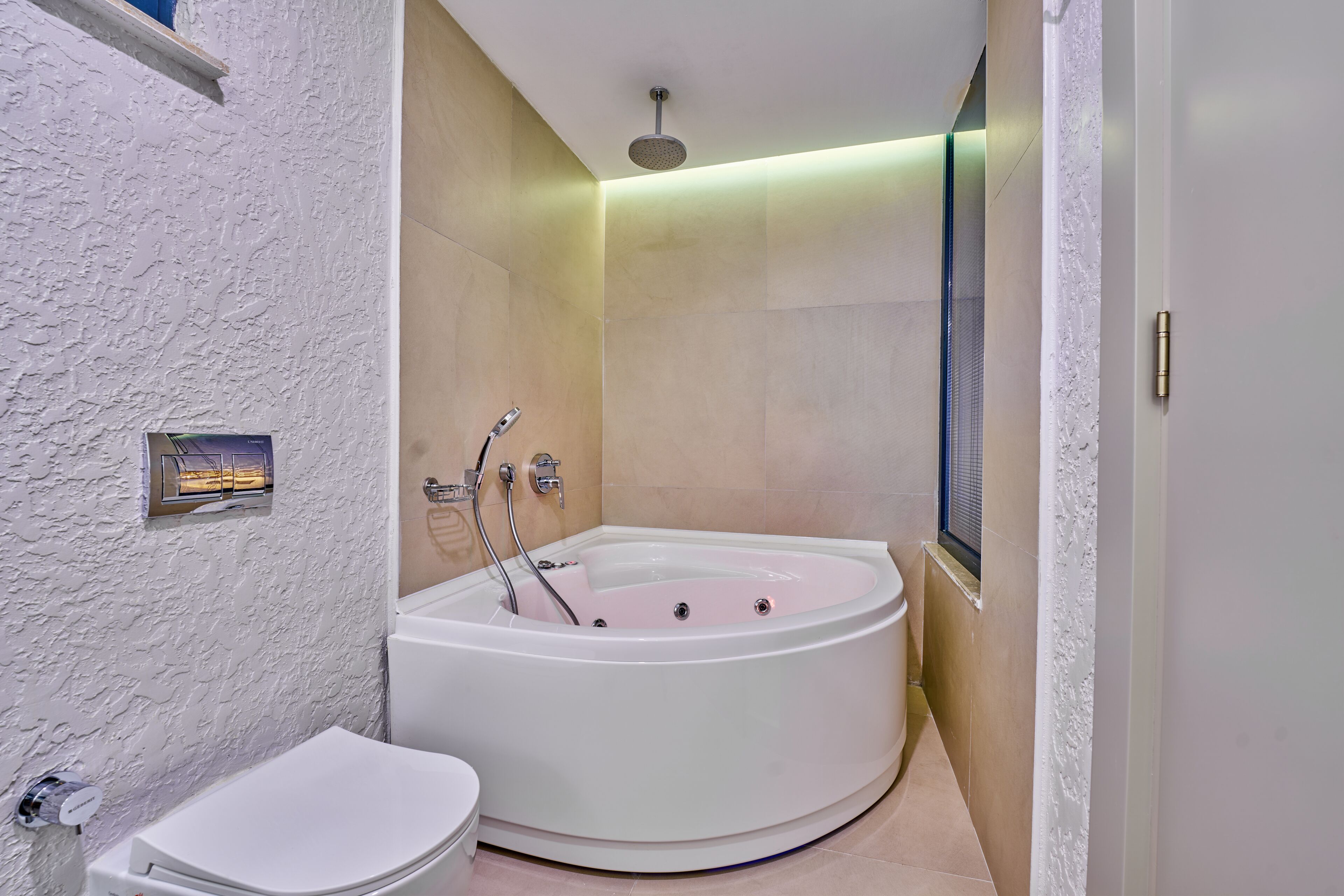 garden suite | bathroom | free toiletries, hair dryer, slippers, towels