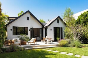 Terrace/patio - Drexel Villa - Contemporary Villa with Classic English Charm in Beverly Grove (Los Angeles)