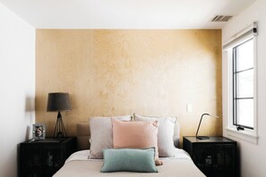 3 bedrooms, iron/ironing board, free WiFi, bed sheets - Drexel Villa - Contemporary Villa with Classic English Charm in Beverly Grove (Los Angeles)