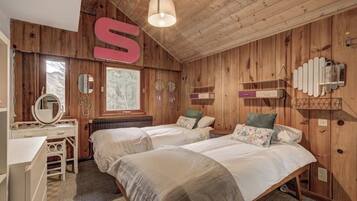 5 Schlafzimmer, Schreibtisch, Bügeleisen/Bügelbrett, kostenloses WLAN