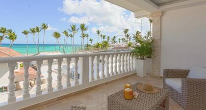 Exclusive 10BR Retreat – Rooftop, Chef + Daily Cleaning – 1min walk to Beach