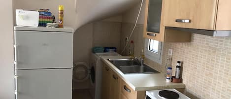 Maison | Cuisine privée | Réfrigérateur, un four, surface de cuisson, bouilloire électrique