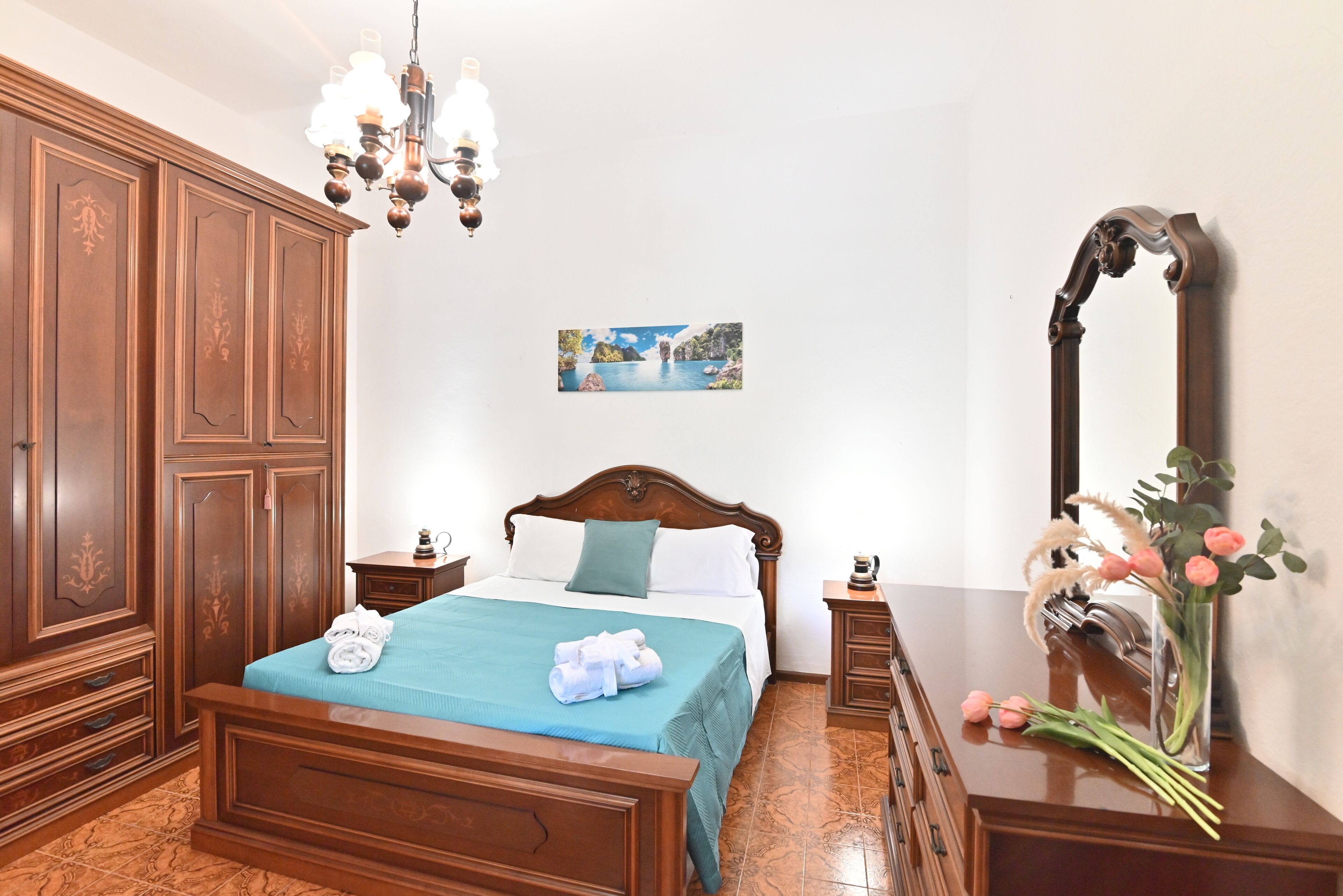 Traditional House | 2 bedrooms, blackout curtains, iron/ironing board, free WiFi