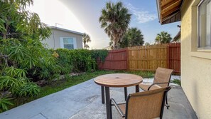 エコノミー アパートメント (2 Room, 2 TV, Private Patio) | テラス / パティオ