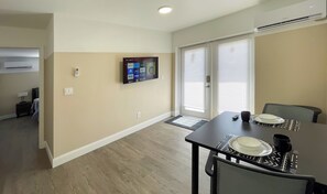 Signature Apartment | Desk, laptop workspace, free WiFi, bed sheets - Lazy Cuckoo Inn (Fort Myers Beach)