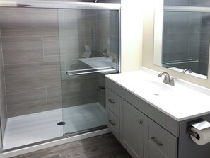 Basic Studio (off-site up to 1 mile) | Bathroom | Hair dryer, towels, soap, shampoo - Lazy Cuckoo Inn (Fort Myers Beach)
