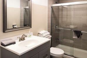 Standard Studio Suite, 1 King Bed, Kitchenette | Bathroom | Hair dryer, towels, soap, shampoo - Lazy Cuckoo Inn (Fort Myers Beach)
