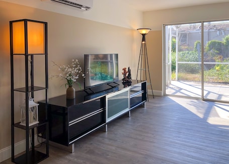 Grand Studio Suite, Kitchenette | Living area | Smart TV