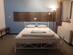 2 slaapkamers, een kluis op de kamer, een strijkplank/strijkijzer