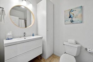 Sèche-cheveux, serviettes fournies