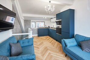 Televisión y oficina 