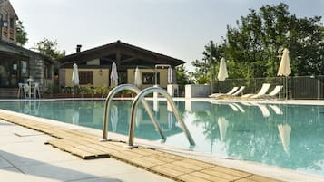 Seasonal outdoor pool