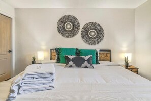 3 habitaciones, tabla de planchar con plancha, wifi y ropa de cama 