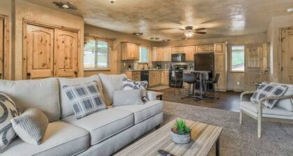 2BR Cottage with outdoor seating near Hiking & DT