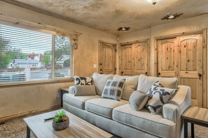 Fernseher, Kamin, Arbeitsbereiche