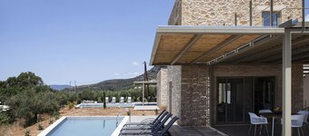 Riverstone villa 2 with private pool close to Kalogria beach