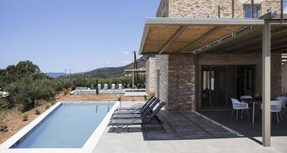Riverstone villa 2 with private pool close to Kalogria beach