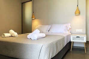 3 bedrooms, desk, iron/ironing board, travel crib